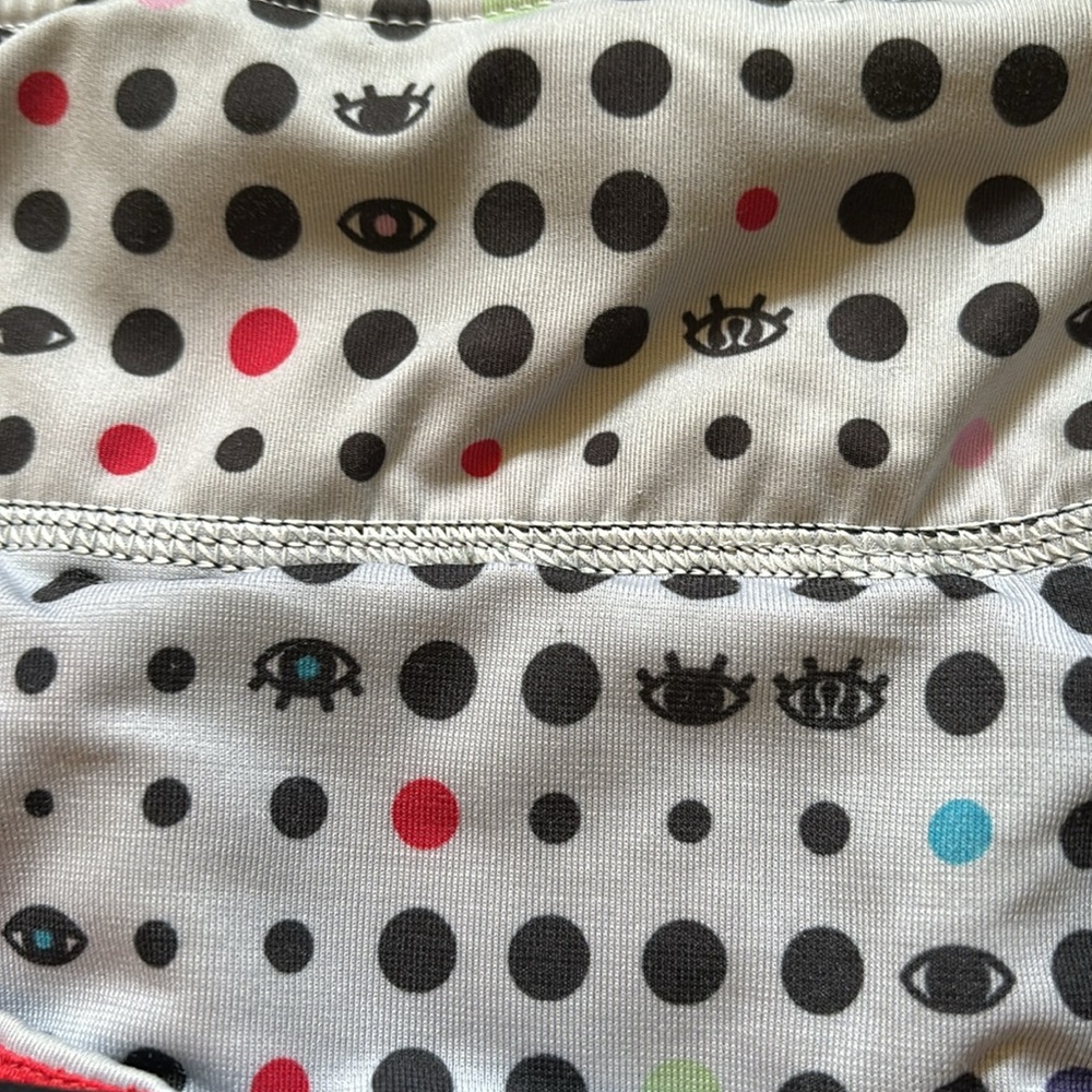 Lululemon Size 8 Black Zigzag Patterned Shorts - image 3